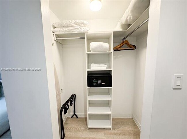 Building Photo - 2602 E Hallandale Beach Blvd