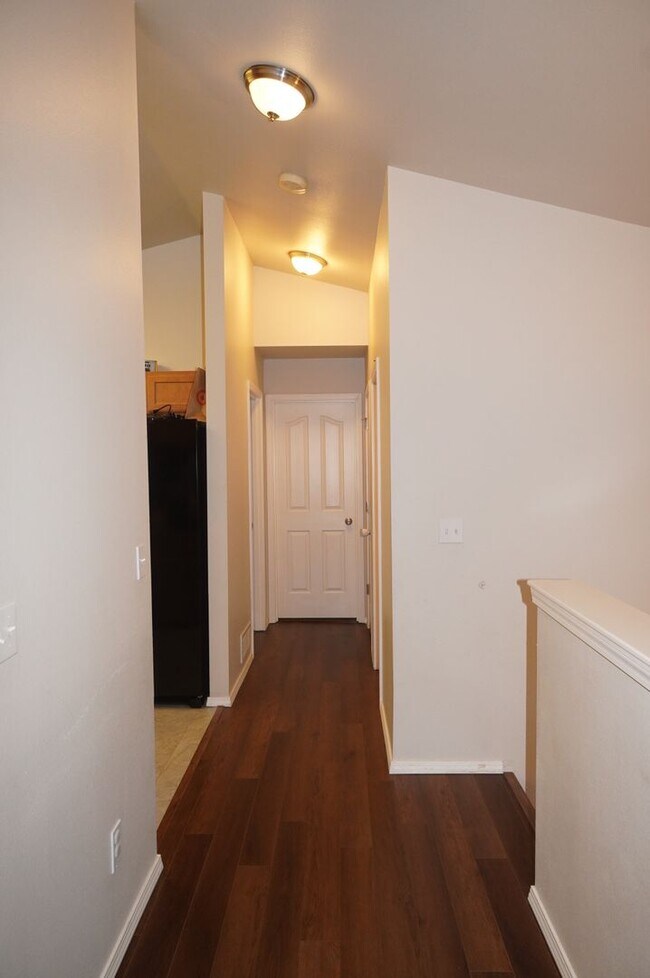 Building Photo - 4 Bedroom Eagle River Home!