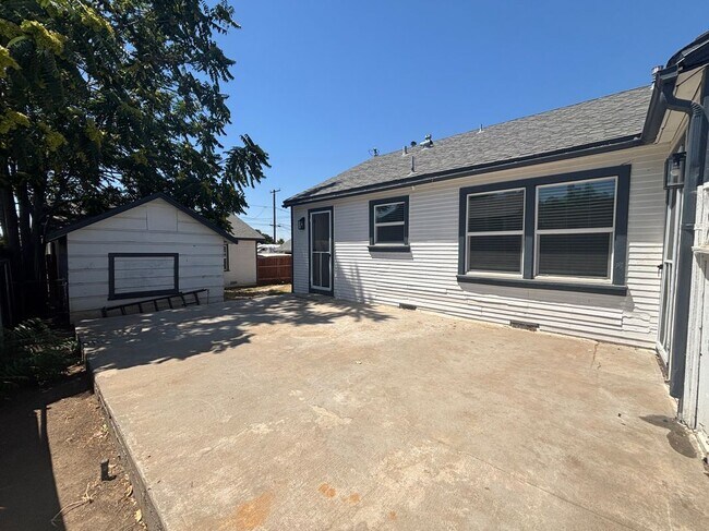 Building Photo - 35227 Ave C