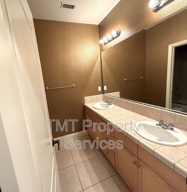 Building Photo - 6832 Salvaterra Cir