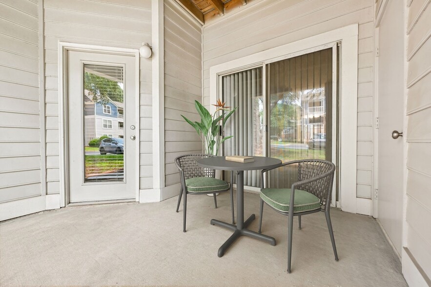 Building Photo - Crestline Cary