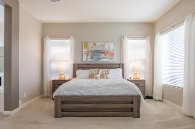 Building Photo - 18519 W Paradise Ln