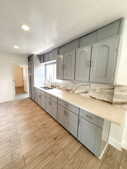 Building Photo - 714 S Oakford Dr
