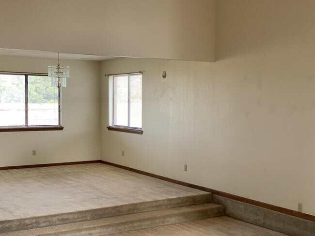 Building Photo - 6511 Amposta Dr