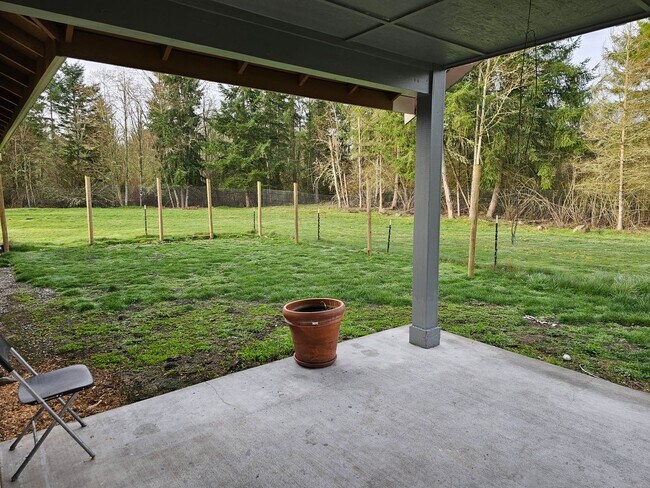Building Photo - 4 Bedroom Home in Mountain Vista Community!