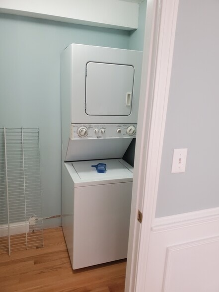 Building Photo - 132 Lawrence Rd