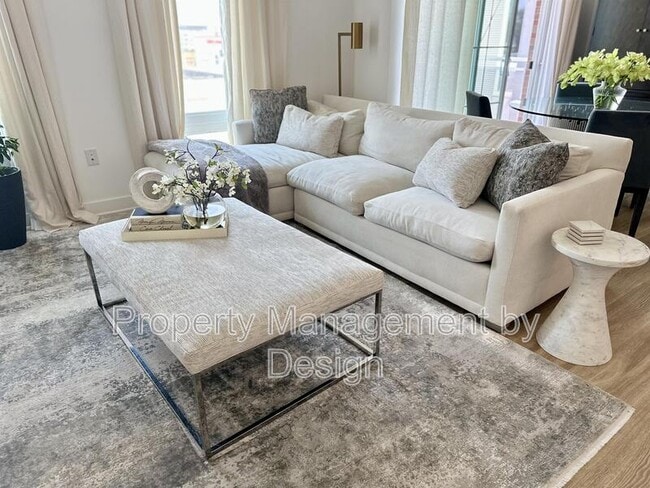 Building Photo - 400 SW 7th St