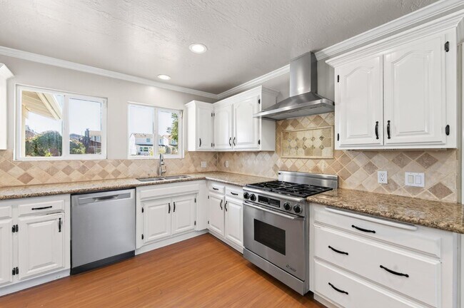 Building Photo - 4105 E Perrin Ave