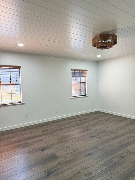 Building Photo - 5901 Star Ln