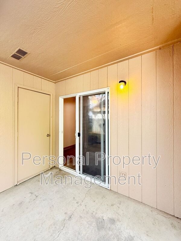 Building Photo - 3412 NE 66th Ave