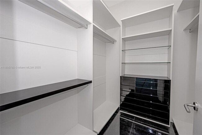 Building Photo - 2669 S Bayshore Dr