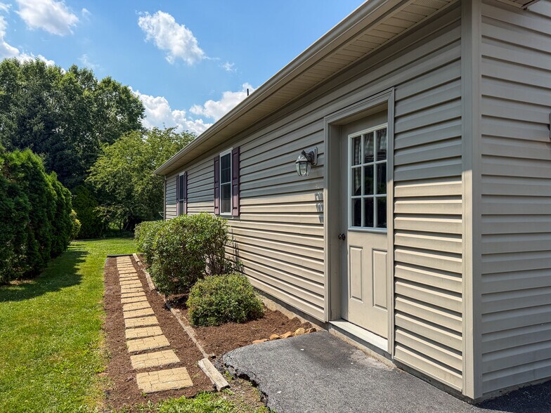 Building Photo - 1387 Sheep Hill Rd