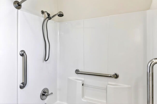 Building Photo - Black Mountain Long Term Rental!
