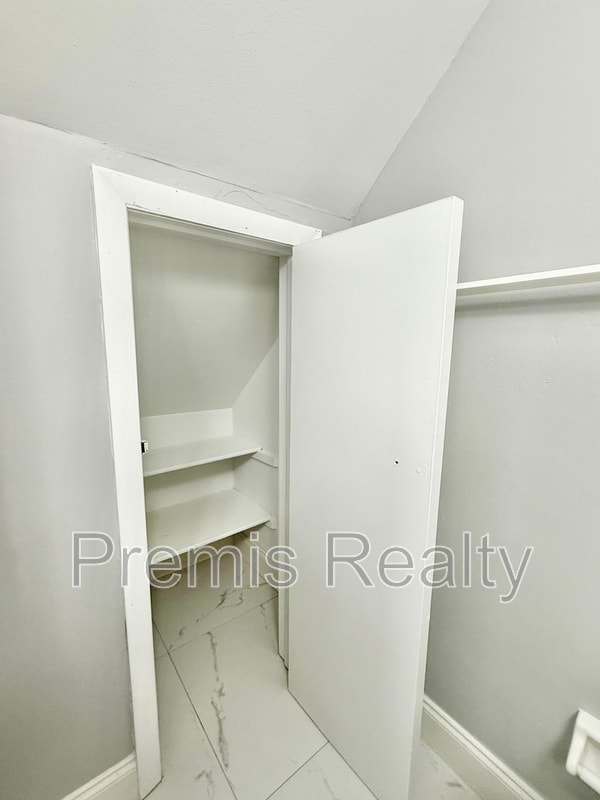 Building Photo - 3003 Bough Ave