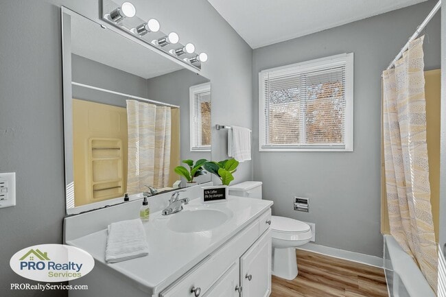 Building Photo - 4 Bedroom Home in Anoka