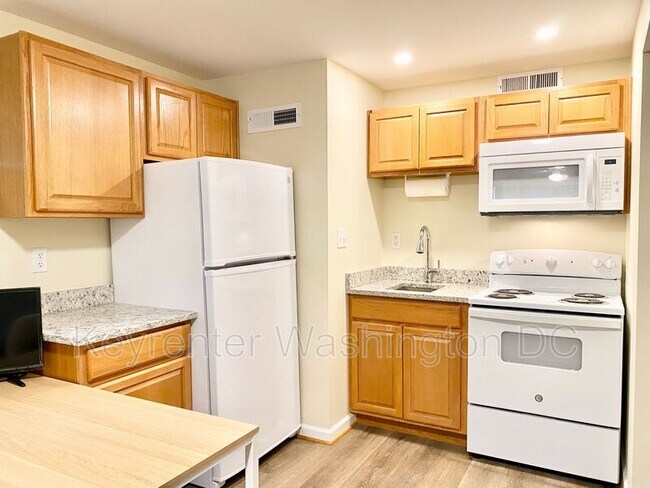 Building Photo - 5514 Chillum Pl NE