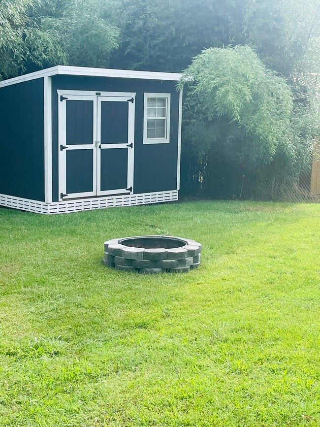 Building Photo - 116 Edwards St