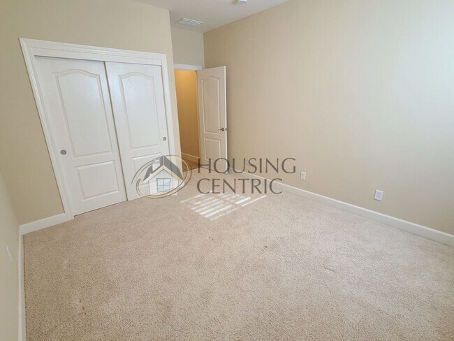 Building Photo - Stunning Single Story Rental in Guard Gate...