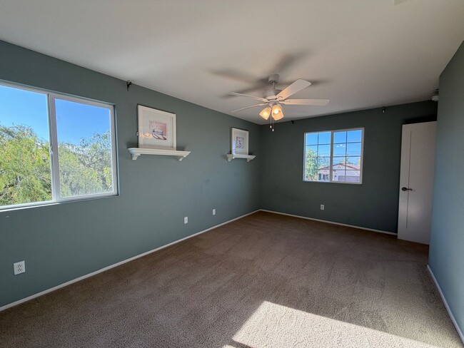 Building Photo - 37836 Divot Dr