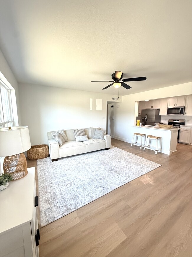 Building Photo - 1162 W Cato Springs Rd