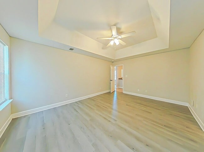 Building Photo - Three bedroom home in Martinez!