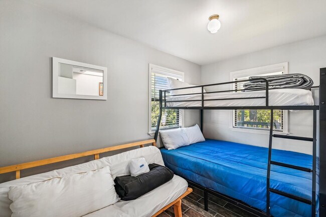 Building Photo - 2340 Grand Oaks Ln