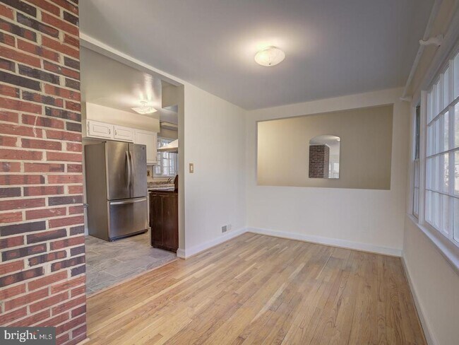 Building Photo - 31 Fort Williams Pkwy