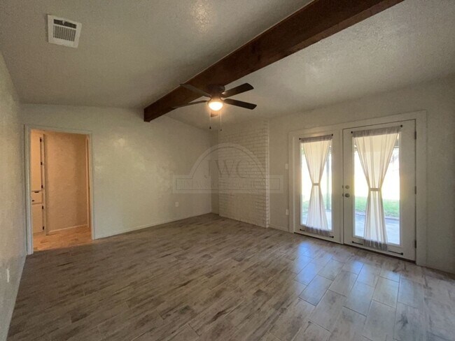 Building Photo - 1801 Hammond Dr