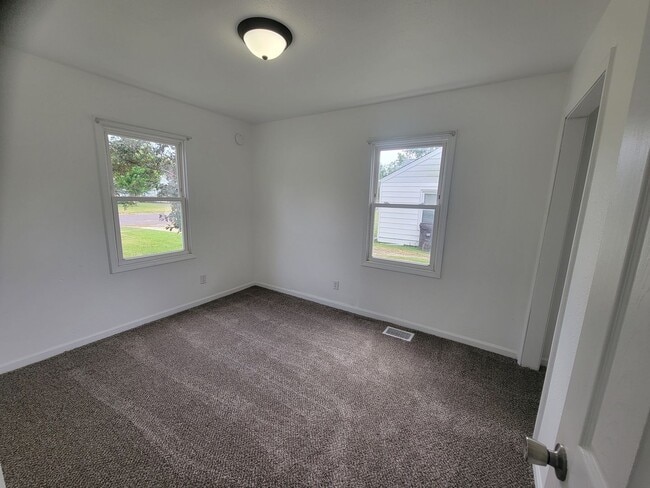 Building Photo - 3BR/1BA w/Garage -3011 Mission Road
