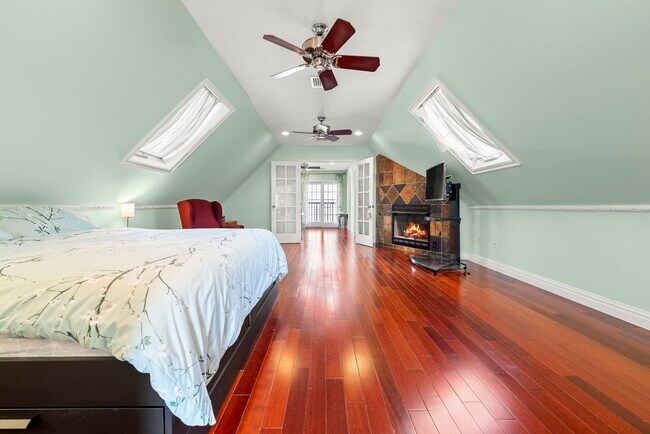 Building Photo - 77 W 17th St