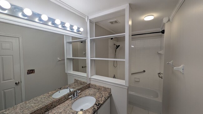 Building Photo - Luxury Gated Community Beautiful 3-Bedroom 2.5 Bath