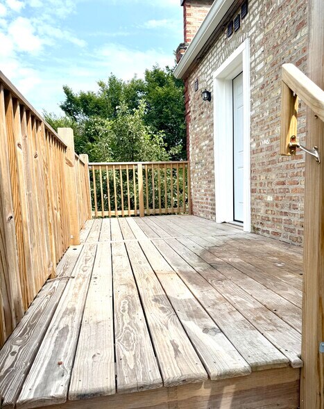 Back Deck - 1801 Lyons St
