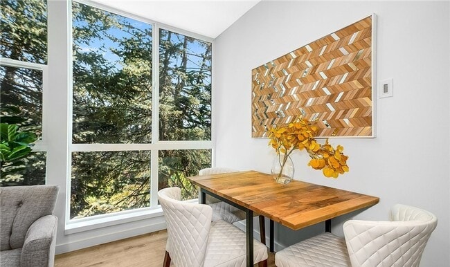 Building Photo - Magnolia Townhome