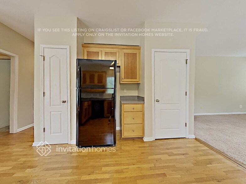 Building Photo - 3088 Woodmere Dr