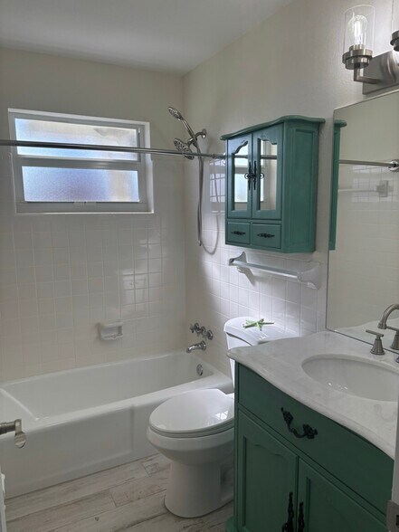 Building Photo - 3393 NE Sandra Dr