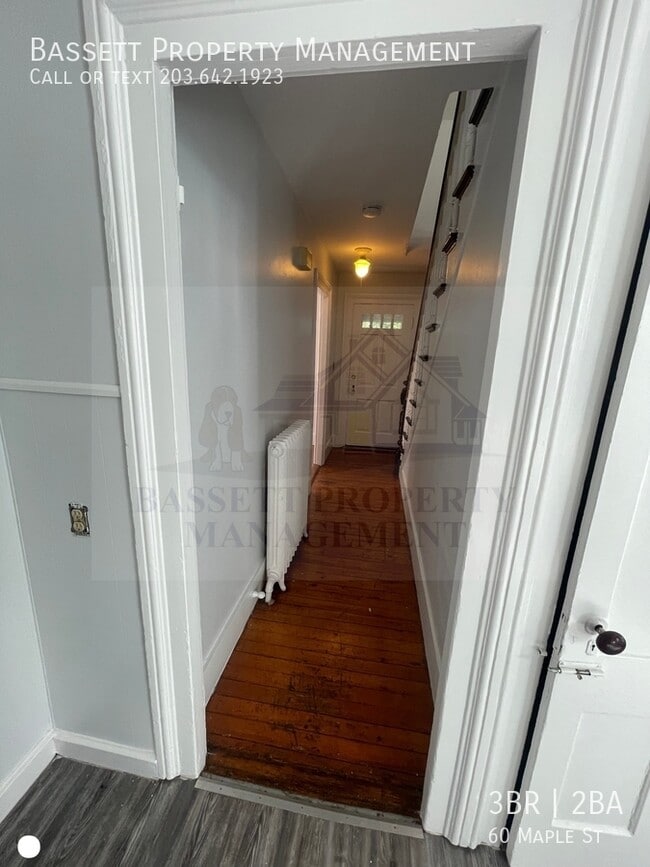 Building Photo - 60 Maple St