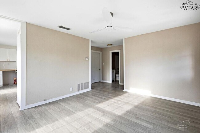 Building Photo - 1000 E Crafton St