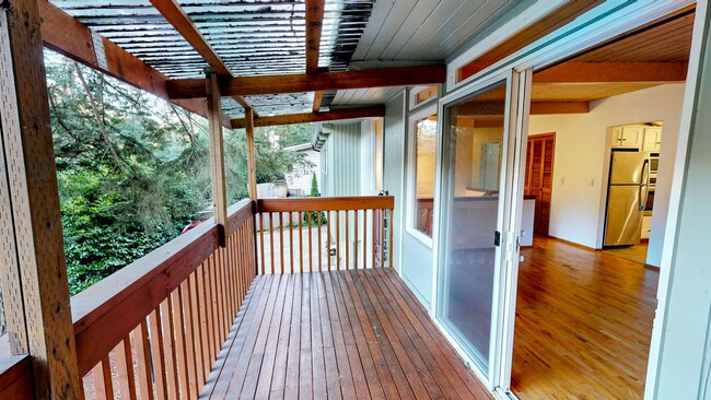 Building Photo - Available April 1 in Richmond Highlands