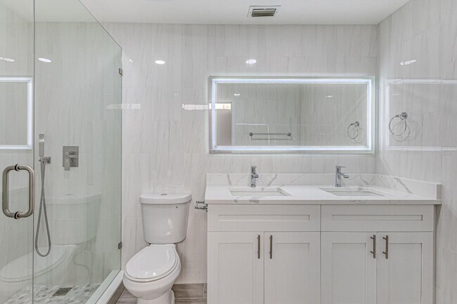 Building Photo - 1240 Summit Pl Cir