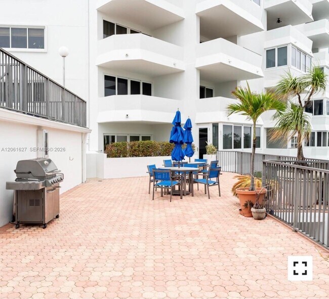Building Photo - 333 Sunset Dr