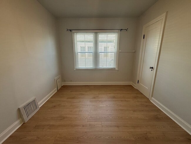 Building Photo - Now renting 4 bedroom House