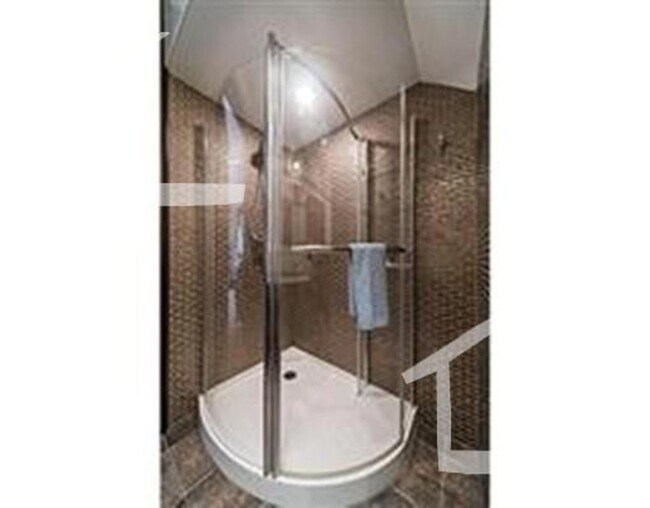 Building Photo - Exquisite one bedroom 1 bathroom in South ...