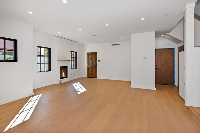 Building Photo - 4285 Carpinteria Ave