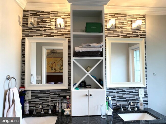 Building Photo - 11 Cabot Dr