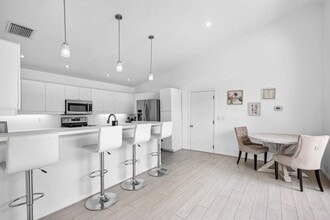 Building Photo - 790 Clearbrook Park Cir