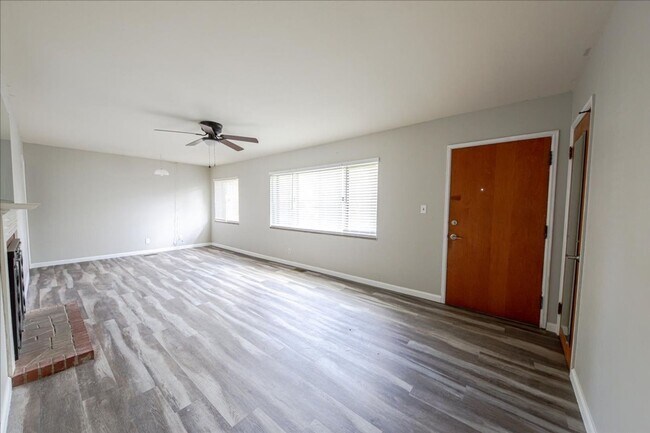 Building Photo - **Charming Family Home in Top-Rated School...