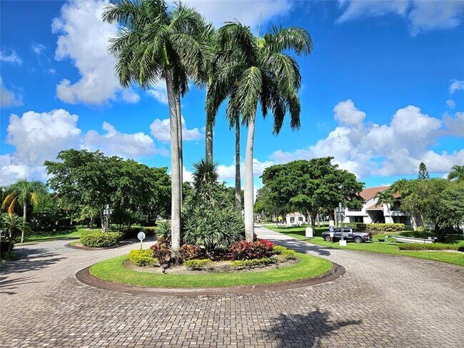 Building Photo - 701 Lyons Rd