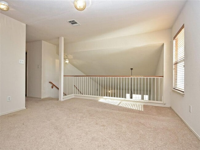 Building Photo - Spacious home on large corner lot