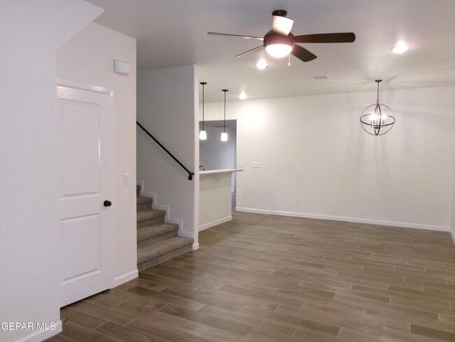 Building Photo - 1060 Hoppas Ct