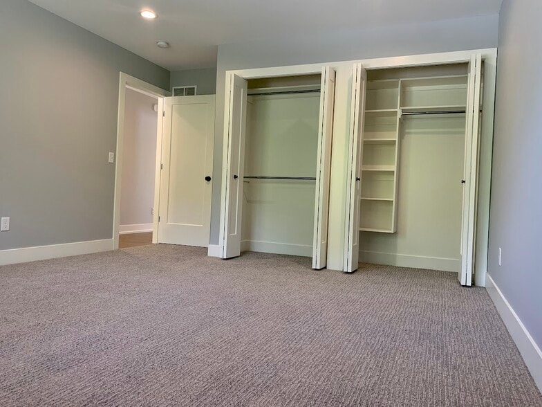 Building Photo - 411 Carpenter Ave NW